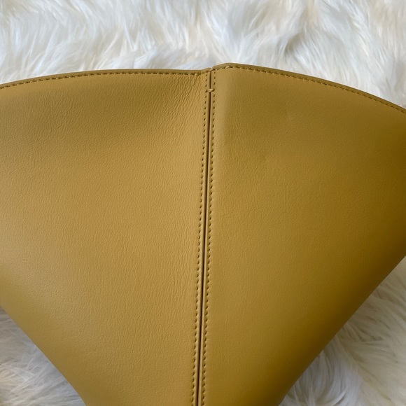 A’Cloud Roman Column Ionic Mini Tote - Picture 9 of 11